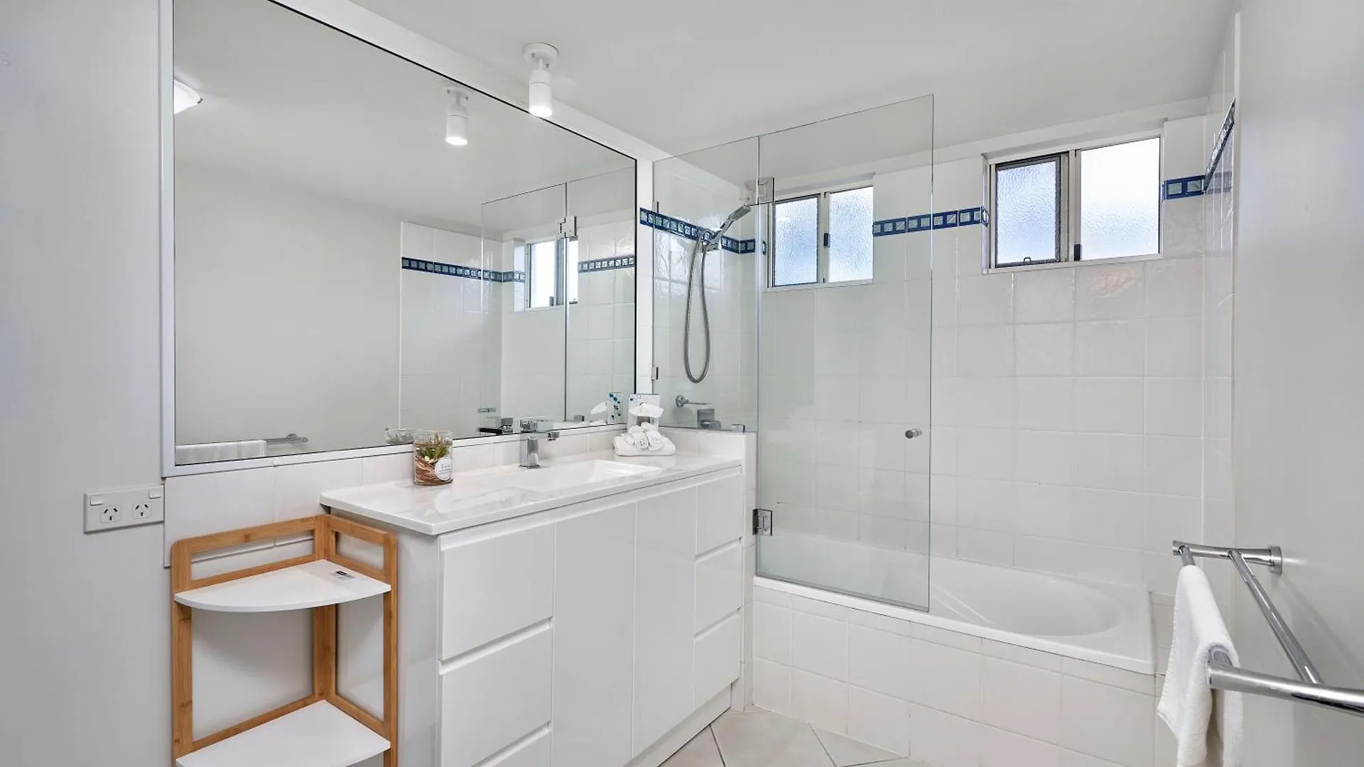 North Cove Waterfront Suites Cairns Aparthotel